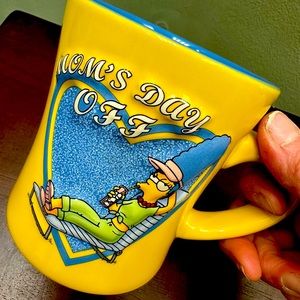 2008 Marge Simpson Universal Studios Mom’s Day Off Coffee, Tea Mug.